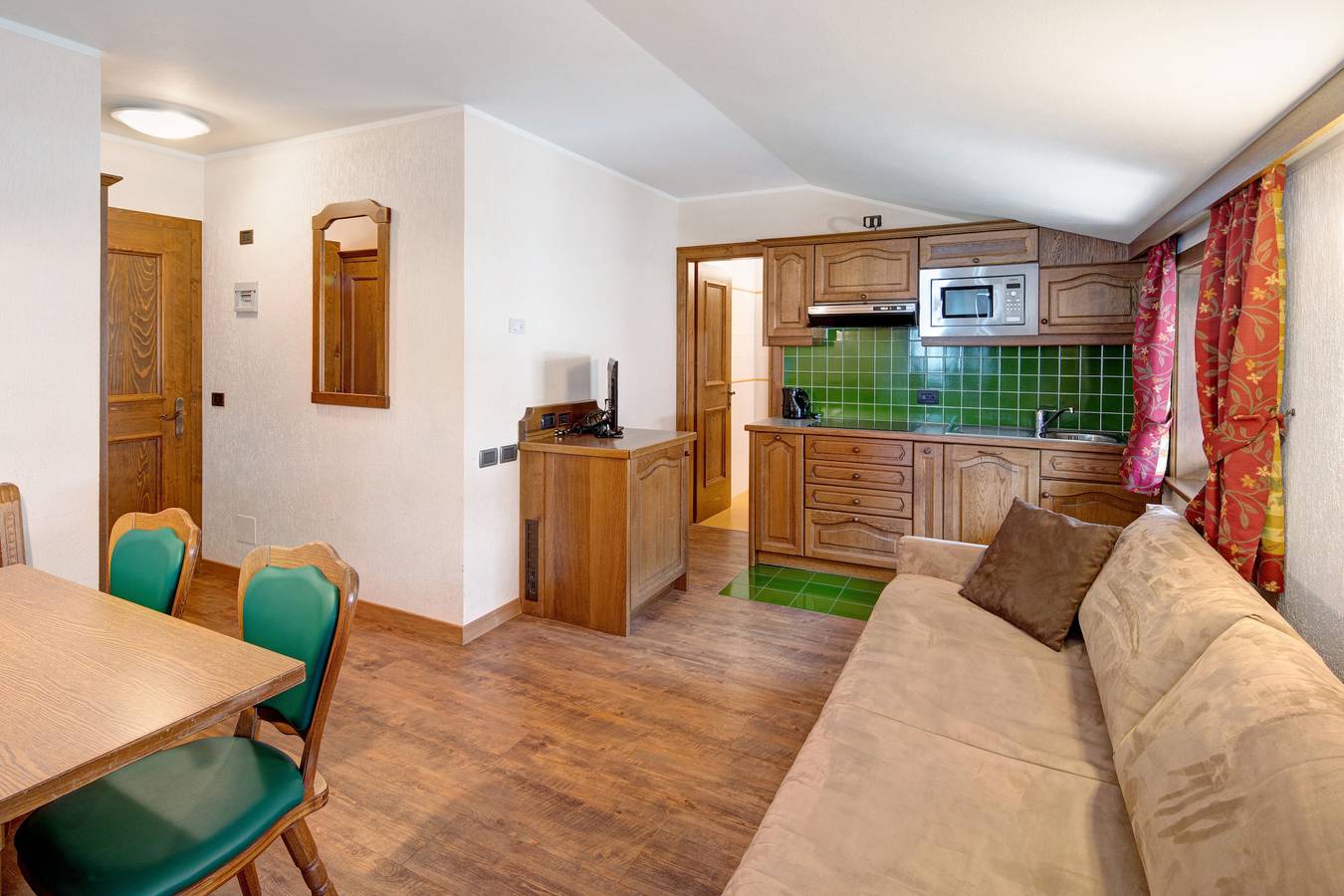 Appartamento intero, Appartamento "Casa San Marco N 8" con vista sulle montagne, giardino e Wi-Fi in Livigno (Borgo), Livigno