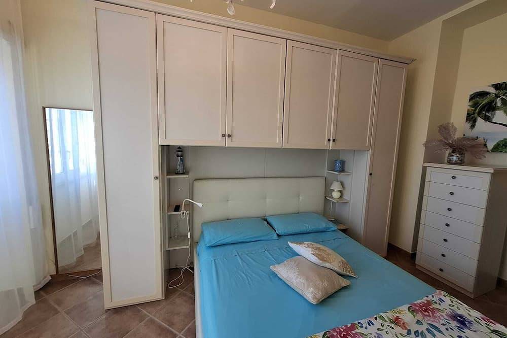 Gorgeous beachfront villa, 1 hour away from Rome, parking spaces included. in Anzio, Rom Provinz