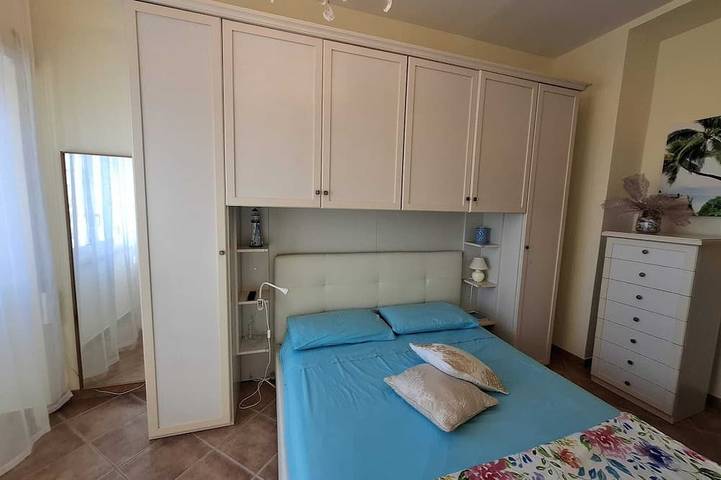 Gorgeous beachfront villa, 1 hour away from Rome, parking spaces included. in Anzio, Rom Provinz