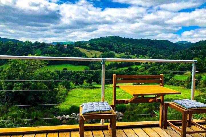 Gîte pour 2 personnes, avec Piscine à Solignac-sur-Loire