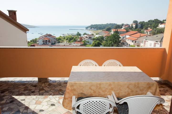 Ferienwohnung für 4 Personen, mit Terrasse auf Rab