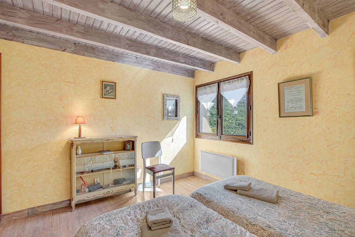 Chambre d'hôtes 'Poème et Aquarelle' avec vue sur la montagne, terrasse partagée et Wi-Fi in Beauvezer, Région Castellane