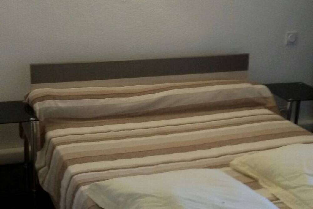 Appartement entier, F3 dans maison typique du village de Monaccia proche de la mer in Roccapina, Monacia-d'Aullène