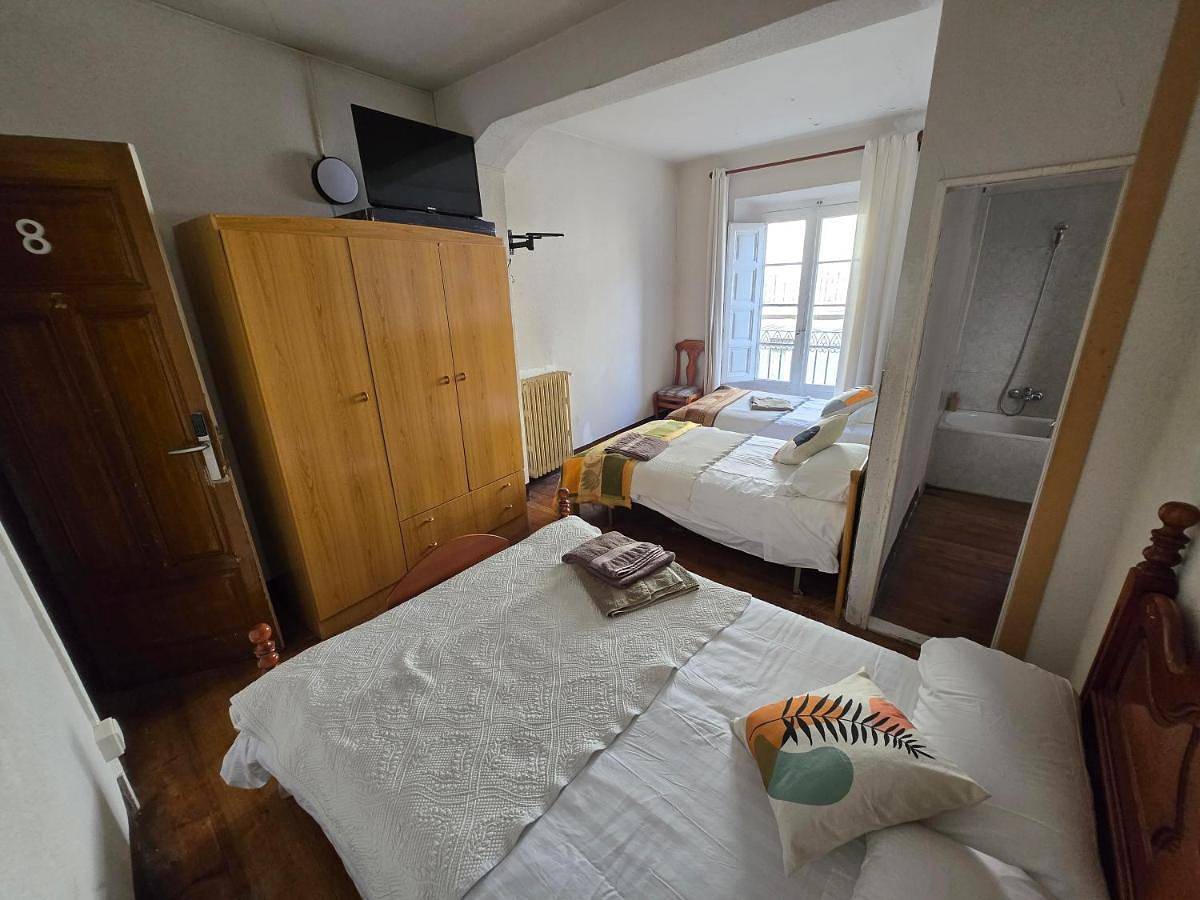 Single Room with Balcony in Haro, Rioja