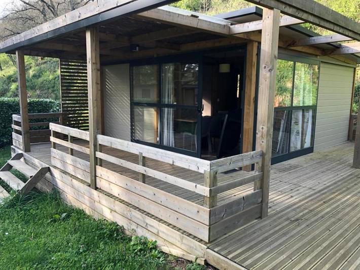 Location de vacances pour 3 personnes, avec terrasse et bassin pour enfant ainsi que vue et piscine à Colombier-le-Vieux - 2