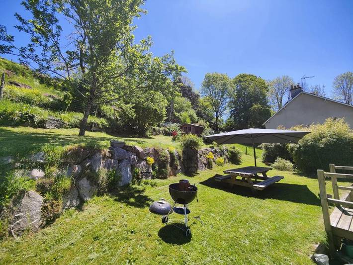 Location de vacances pour 6 personnes, avec Terrasse et Jardin à Salers (Cantal)