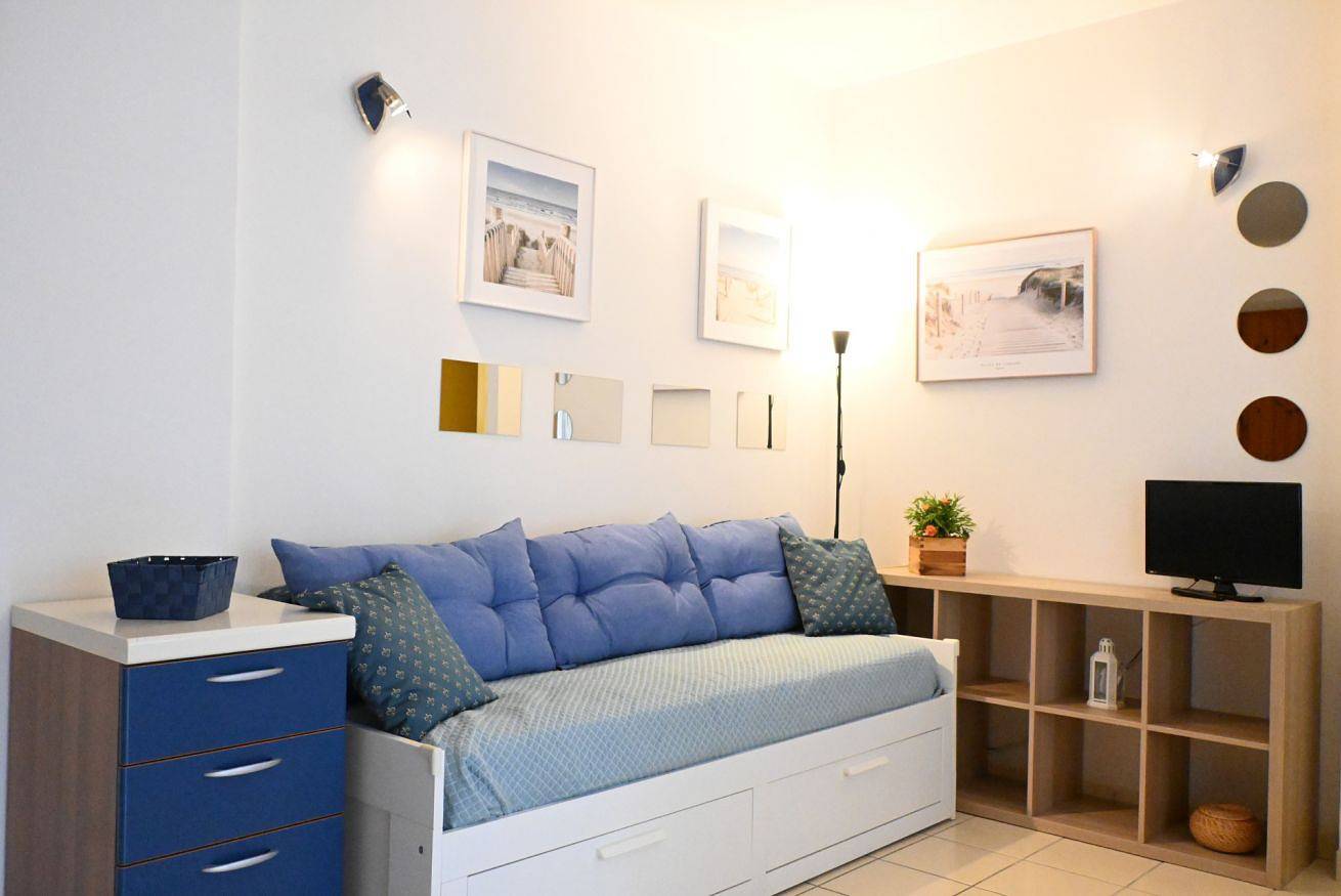 Entire apartment, M422 - Marcelli, three-room apartment with terrace 100m from the sea in Marcelli, Riviera del Conero