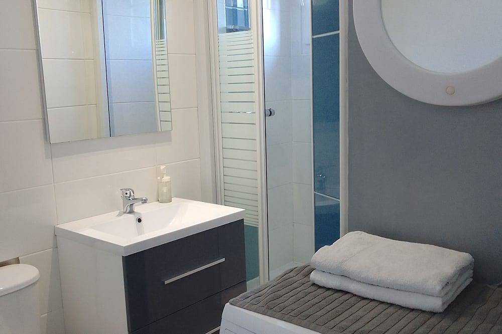 Entire apartment, Modern apartment in the Belle Epoque district in Bagnoles-de-l'Orne, Parc naturel régional Normandie-Maine