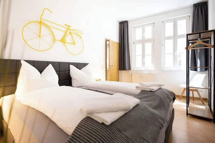 Apartamento entero, Ko-Living Space Opera | Suite 6 | Kitchen | Living room | Dart | City center in Halle, Saale-Unstrut