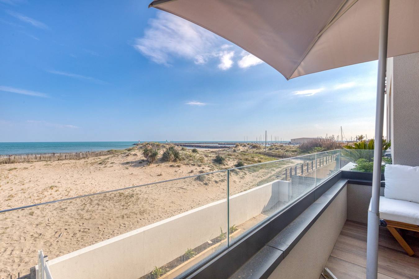 Appartement entier, Appartement 'Grains De Sable' avec vue sur mer, terrasse privée et climatisation in Marseillan-Plage, Marseillan