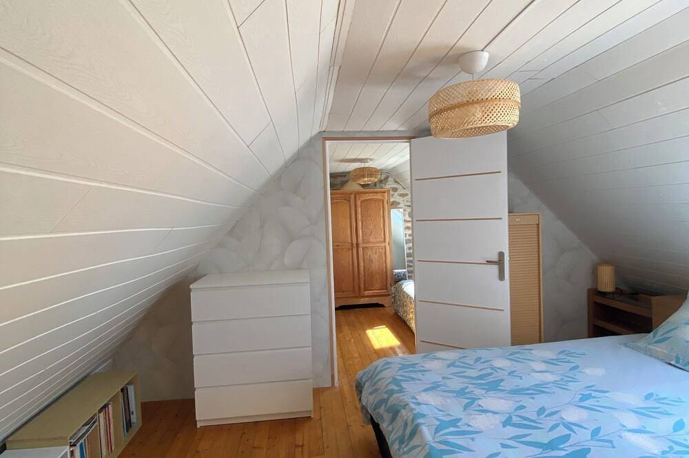 In the countryside, beaches just a few minutes away... in Plomeur, Quimper region