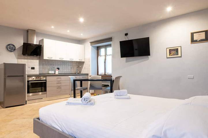 Appartement entier, \"La Picchiera\" 1-room apartment with kitchen and garden, surrounded by vineyards in La Morra, Langhe