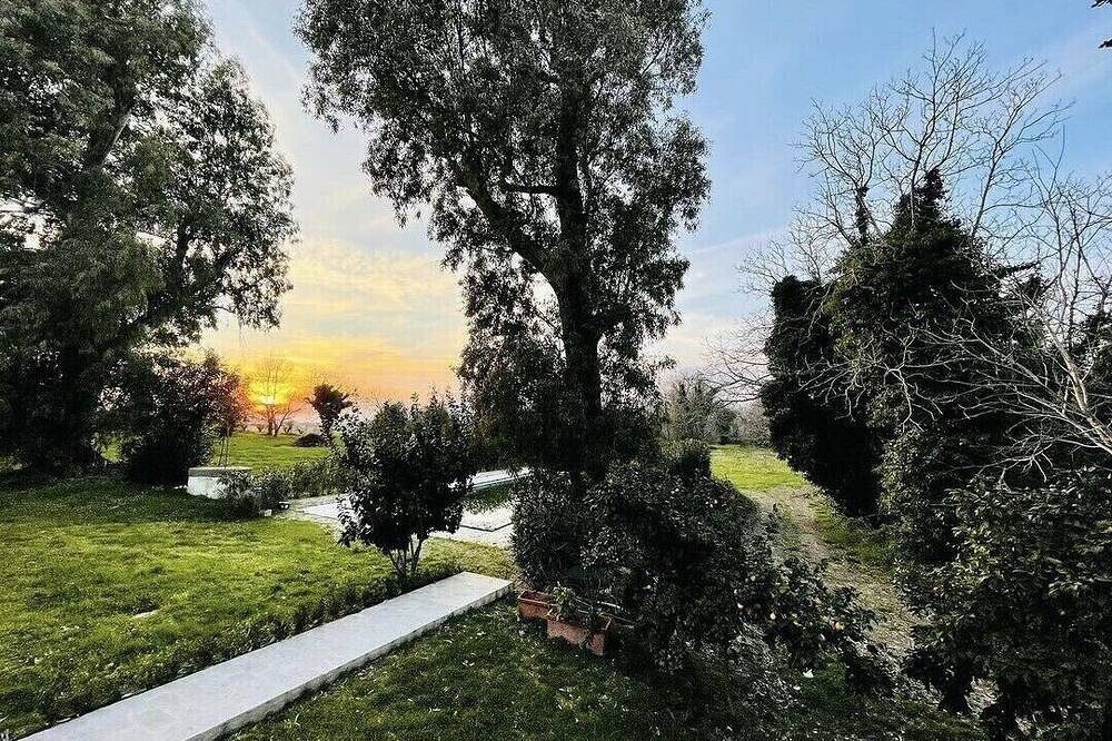 Una \"mangiatoia\" del '700 affacciata su un antico Ponte Romano in Sessa Aurunca, Provincia di Caserta