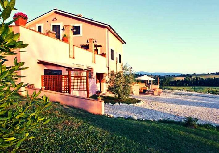 Appartamento per 4 persone, con giardino e piscina nonché panorama, con animali domestici in San Gemini