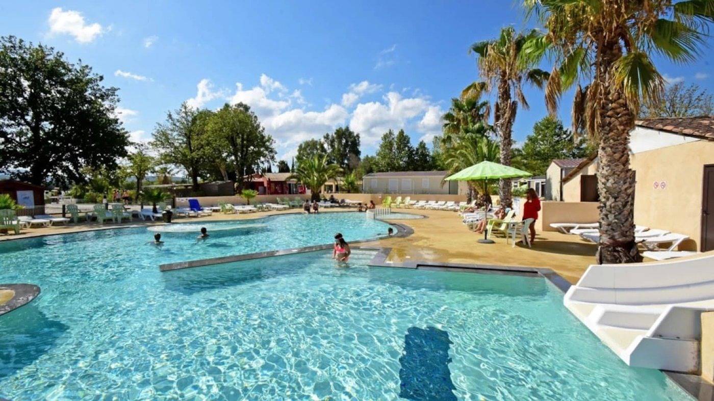 Zecamping 4 étoiles animé parc aquatique locatif Tv clim 18m2 in Grimaud, Côte méditerranéenne (France)