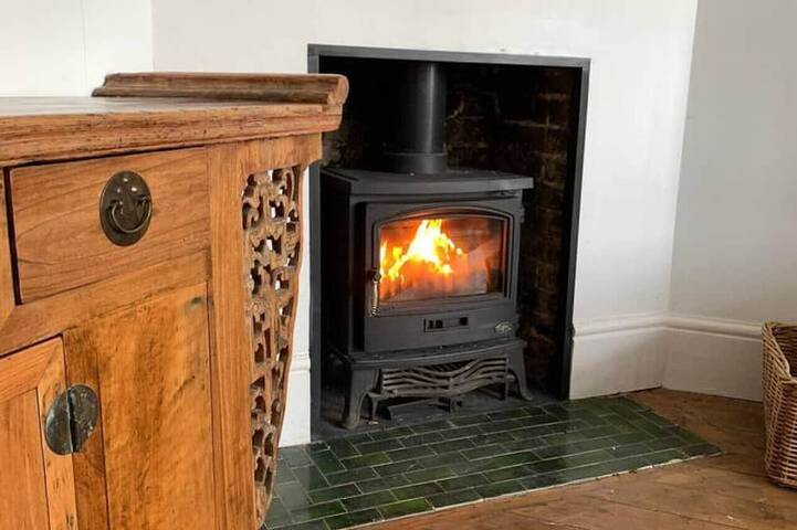 Westgate | Spectacular Sea Views | Log Burner | Sandy Beach 2 mins walk in Westgate-on-Sea, Kent
