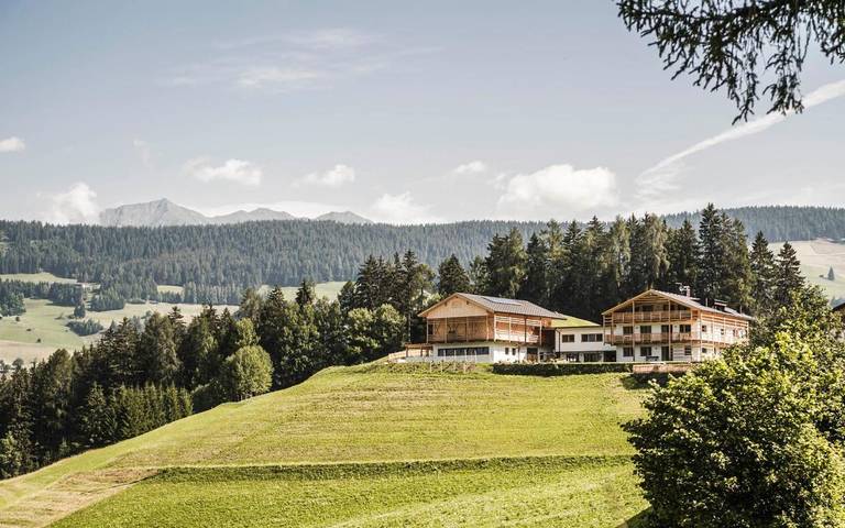 Appartamento, con Balcone e Terrazza nonché Giardino e Panorama a Braies