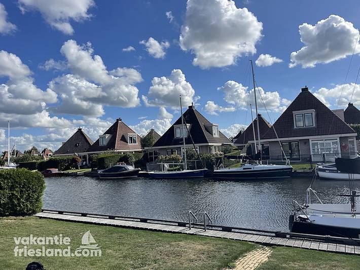 Ferienhaus für 6 Personen, mit Balkon/Terrasse und Terrasse sowie Garten und Sauna am Ijsselmeer