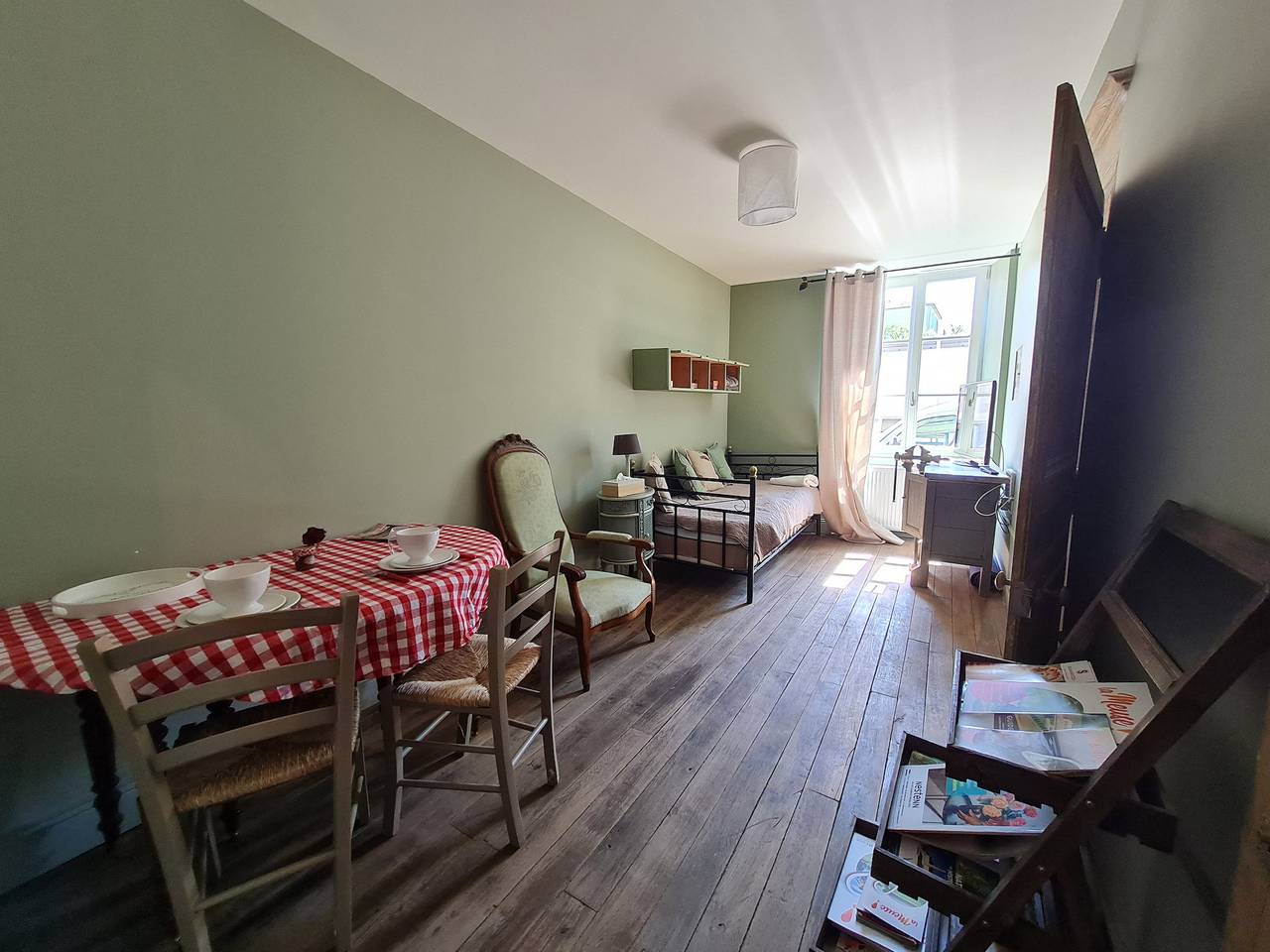 Apartamento entero, Encantador apartamento renovado cerca de Verdún con cocina equipada, ideal para 2 personas in Souilly, Verdún