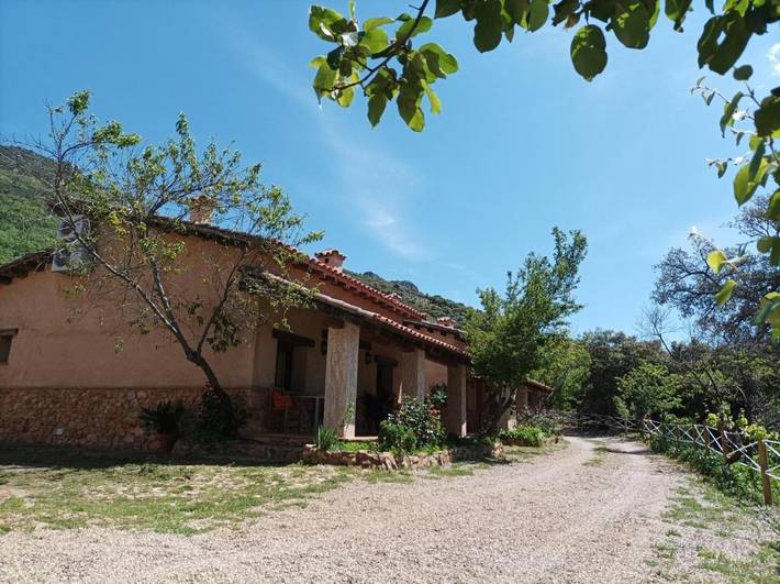 Casa rural para 6 personas, con vistas además de piscina y jardín en Las Villuercas - 2