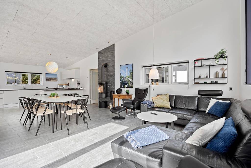 Moderne feriehus i Søndervig med sauna, spa og lækker terrasse in Søndervig, Holmsland Klit
