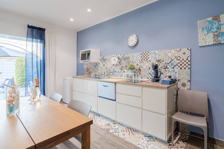 Villa 'Oceano' con terrazza privata, Wi-Fi e aria condizionata in Lido Camomilla, Siracusa