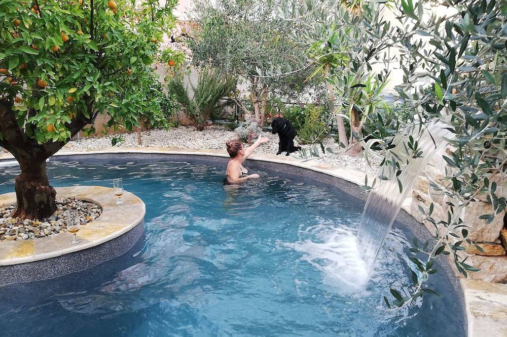 Ganze Wohnung, Ferienwohnung mit Dem privaten Schwimmbad in Kukljica, Uglijan