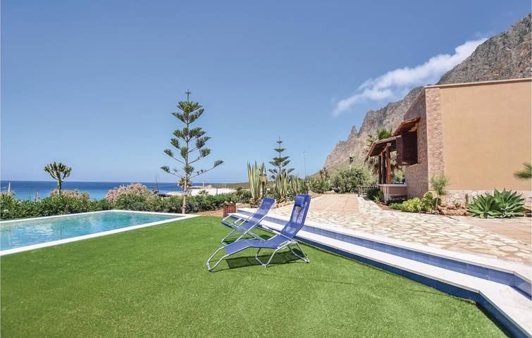 Appartement climatisé de 140m² avec piscine, terrasse et parking, à 200m de la plage in Cornino, Custonaci