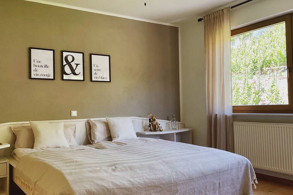 Double room in the Bed & Breakfast on our winery on the Moselle in Zell (Mosel), Traben-Trarbach and Surroundings