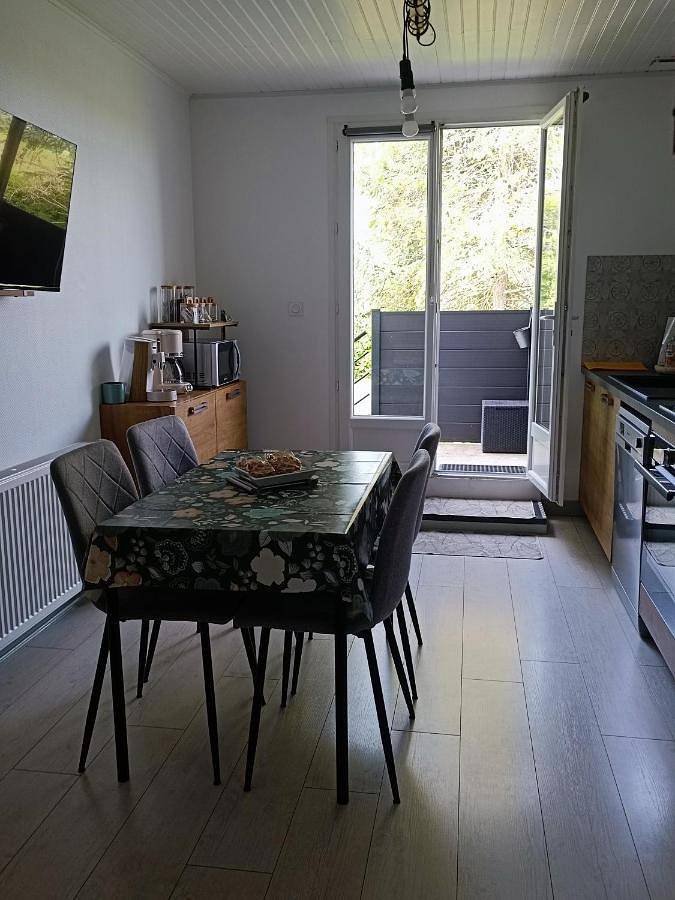 Gîte pour 4 personnes, avec jardin à Chazey-sur-Ain - 3