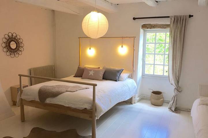 Location de vacances pour 14 personnes, avec jardin à Caylus - 2