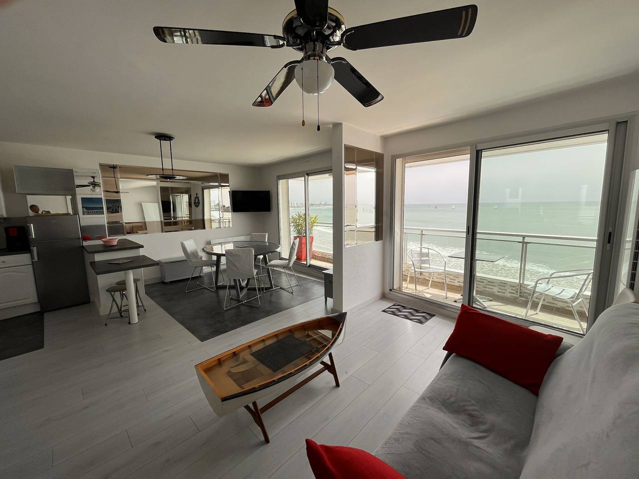 Entire apartment, 2-bedroom apartment beachfront with parking, 3 stars in Les Sables-d'Olonne, Vendée