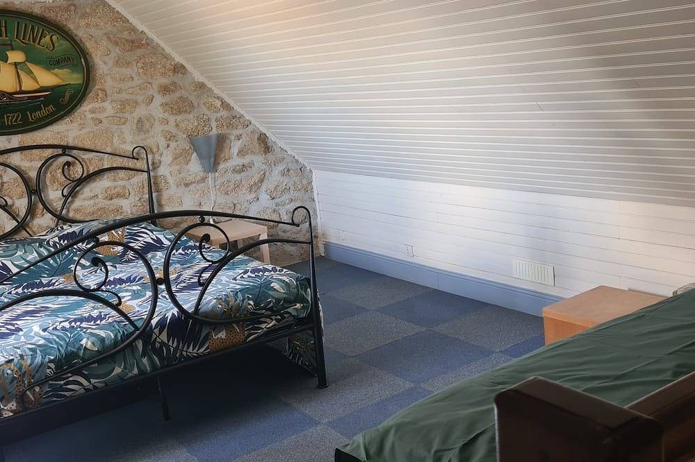 Petite Maison Proche Bourg et à 4km des Plages de Sable Blanc in Cléder, Ceinture Dorée