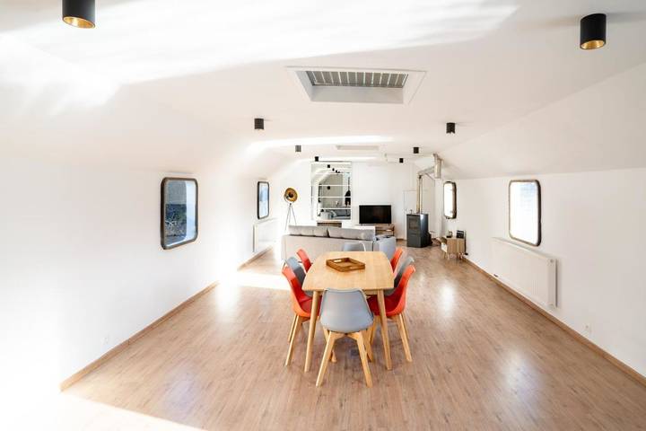 Bateau pour 8 personnes, avec vue sur le lac ainsi que jardin et vue à Namur - 3