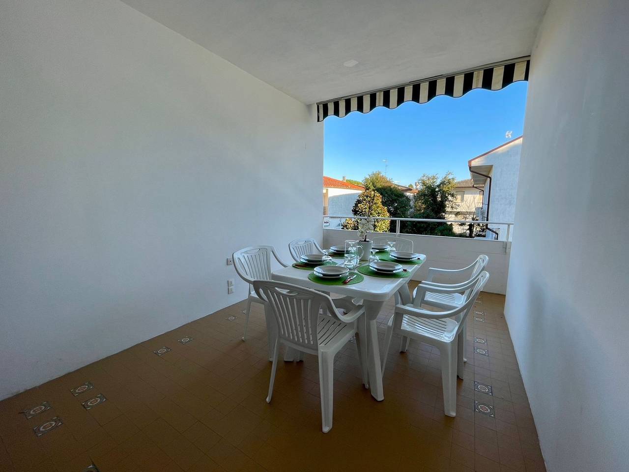 Appartement entier, Spacieux appartement dans une villa avec terrasse in Porto Santa Margherita, Caorle