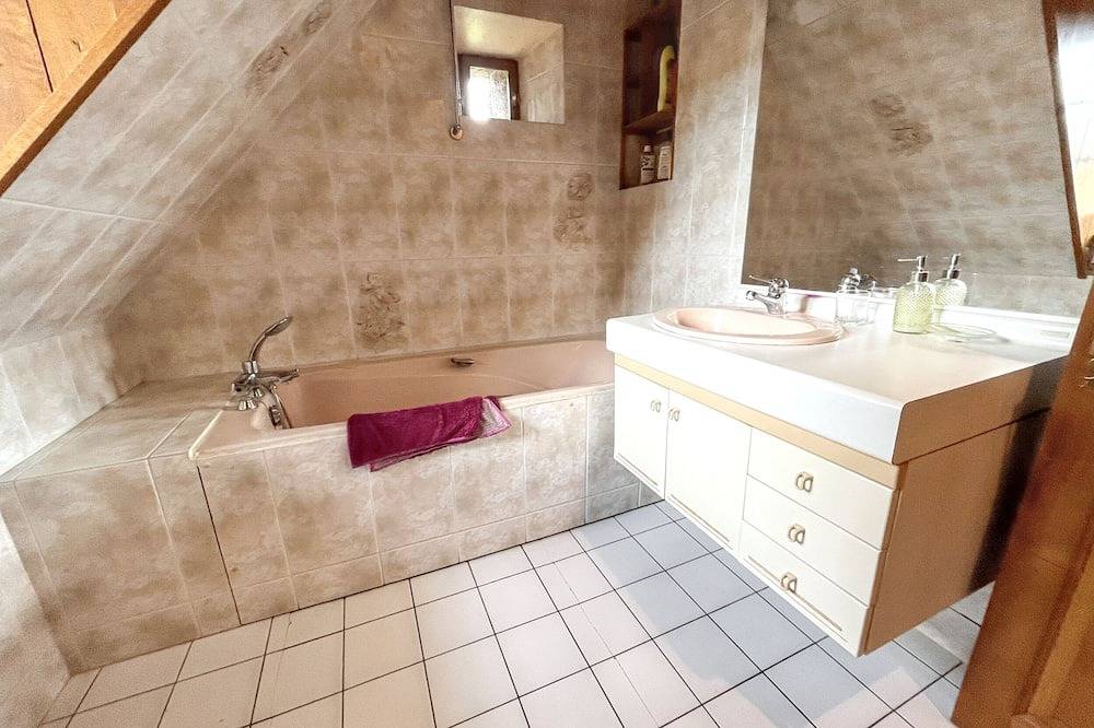 Homerez - Maison chaleureuse à Lanobre avec jardin in Lanobre, Parc naturel régional des Volcans d'Auvergne