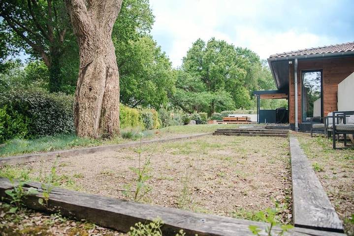 Location de vacances pour 7 personnes, avec terrasse ainsi que jardin et piscine à Angresse - 3