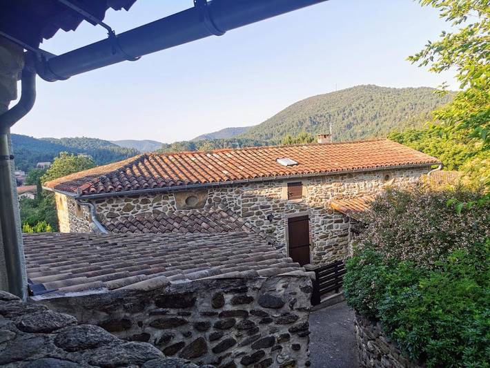 Location de vacances pour 9 personnes, avec vue ainsi que piscine et jardin, adapté aux familles à Gagnières - 2