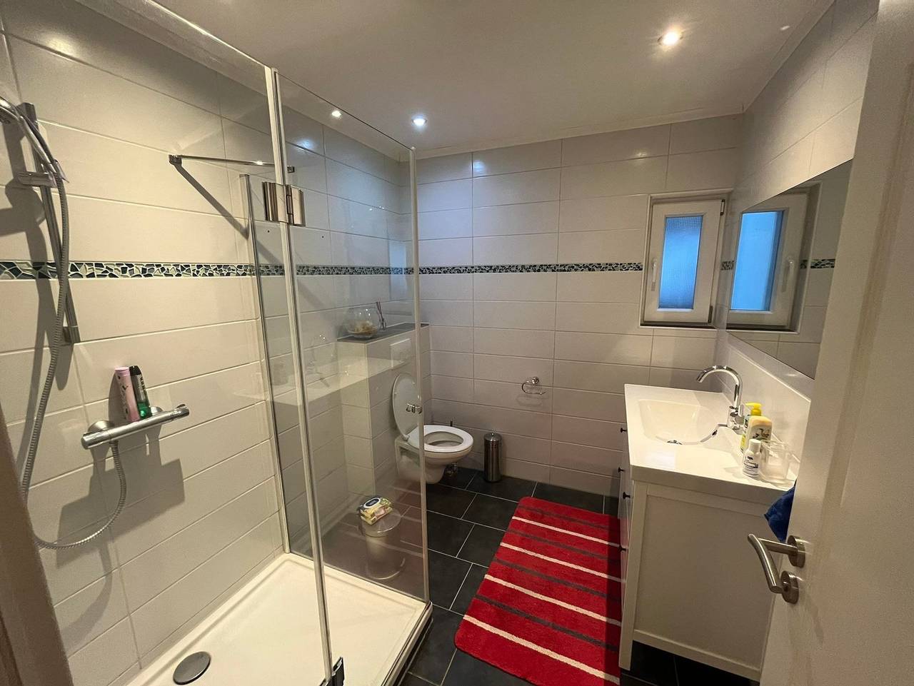 Ganze Ferienwohnung, Wild Turkey Ranch - Hermanns Lodge - Appartement/Fewo, Dusche und Bad, Wc, 2 Schlafräum in Straßenhaus, Rheinland-Pfalz