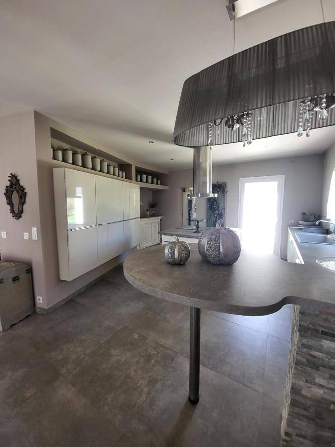 Location de vacances pour 8 personnes, avec vue et piscine ainsi que bassin pour enfant et jardin, animaux acceptés à Calenzana - 4