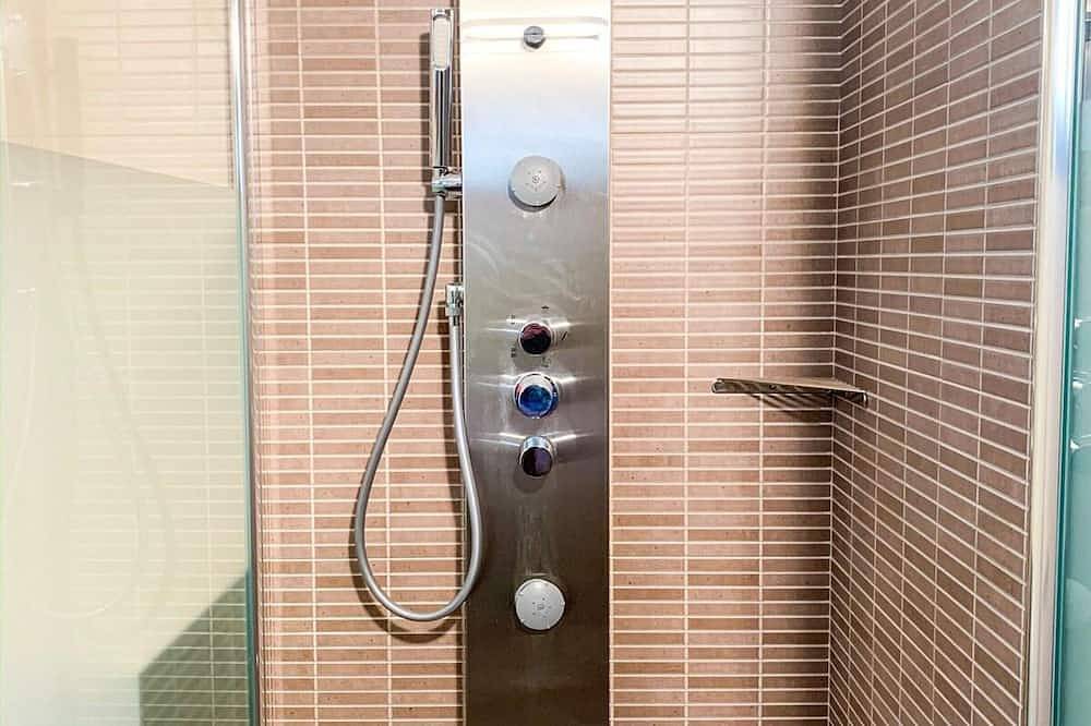 Entire apartment, Modern comfort in Arinsal, includes parking, close to slopes in Pal Arinsal