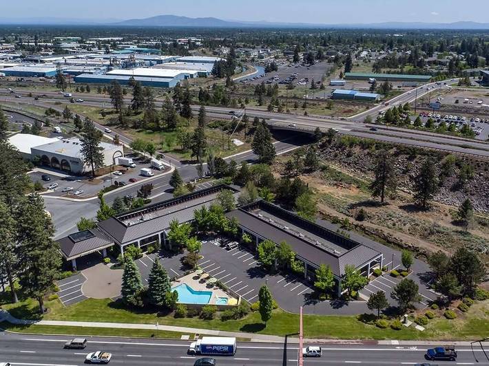 Hotel for 3 people, with pool and hot tub in Bend