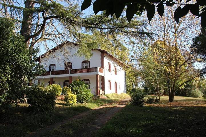Gîte pour 14 personnes, avec jardin à Gavarret-sur-Aulouste