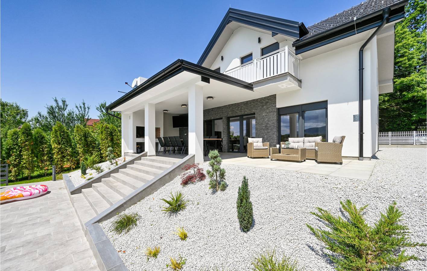 Modernes Apartment mit 2 Schlafzimmern, Pool und Terrasse in der Nähe des Flusses Lampuš in Krapina-Zagorje