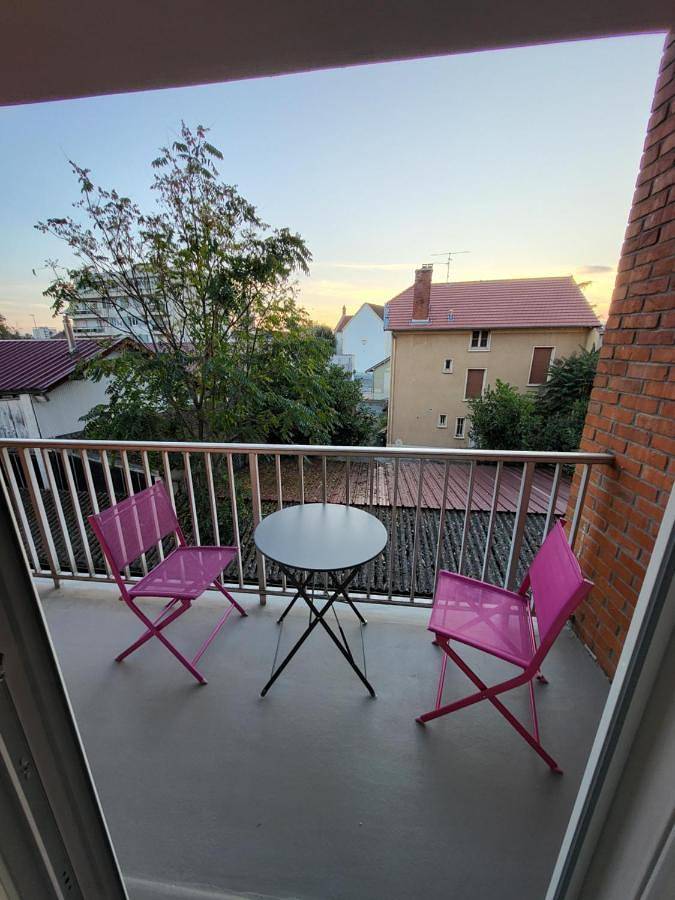 Gîte pour 4 personnes, avec balcon à Le Coteau - 2