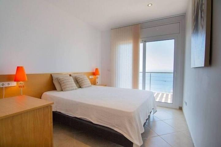 Chalet pour 8 personnes, avec balcon ainsi que jardin et piscine, animaux acceptés à Roses - 3