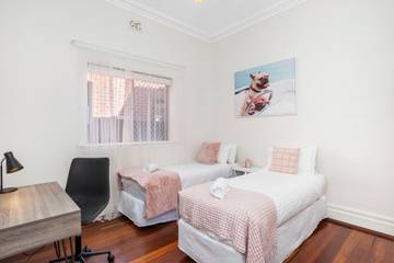 Holiday Home for 6 People in North Perth, Perth, Photo 4