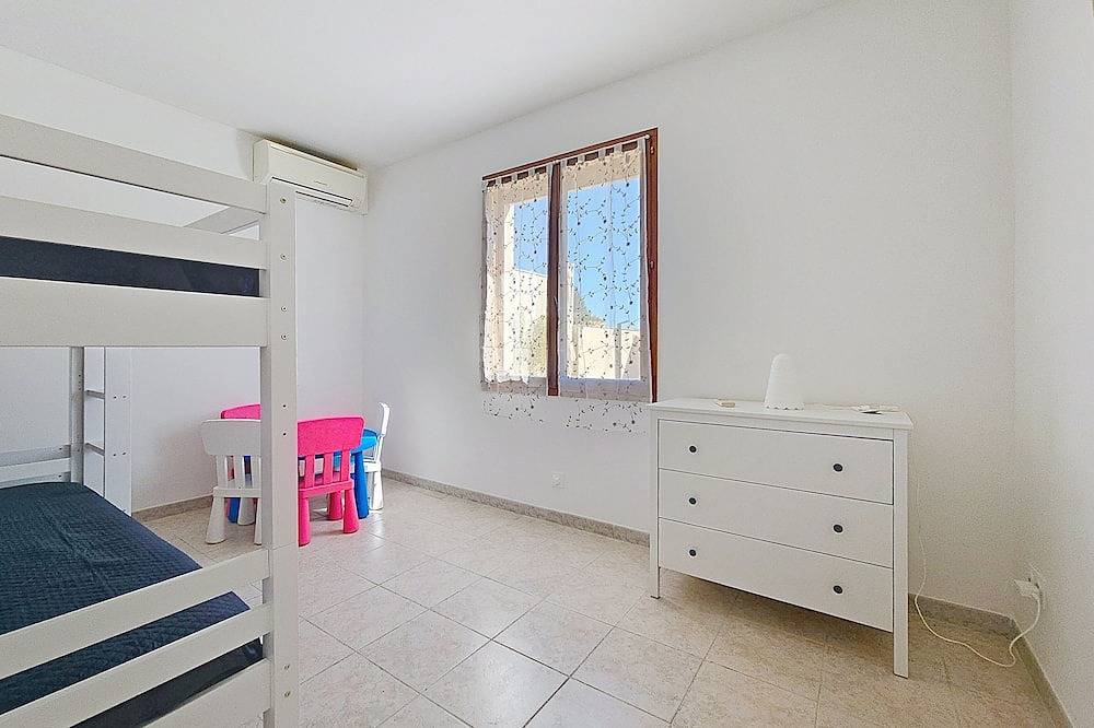 Villa Charlotte quiet Air-conditioned near Avignon swimming pool Pétanque Wifi in Villeneuve-lès-Avignon, Nimes region