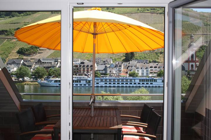 Ferienwohnung für 4 Personen, mit Balkon und Terrasse an der Mosel