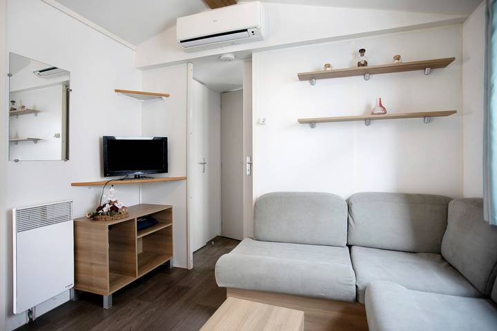 Chalet 'Bungalow T3 I I -15 Min From Nazaré' with Shared Pool, Private Terrace and Air Conditioning in Leiria District